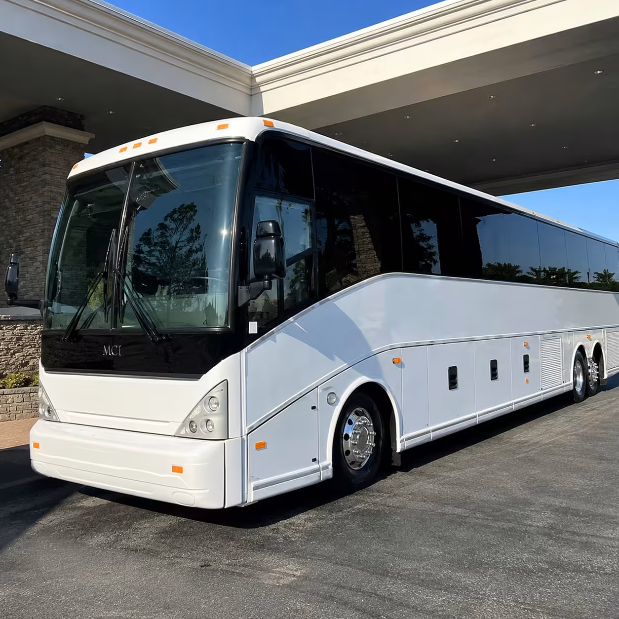 round trip and hotel loop airport shuttle buses in folsom